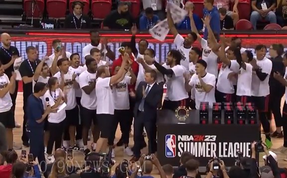 NBA夏季联赛 开拓者战胜尼克斯夺得2022年夏季联赛冠军